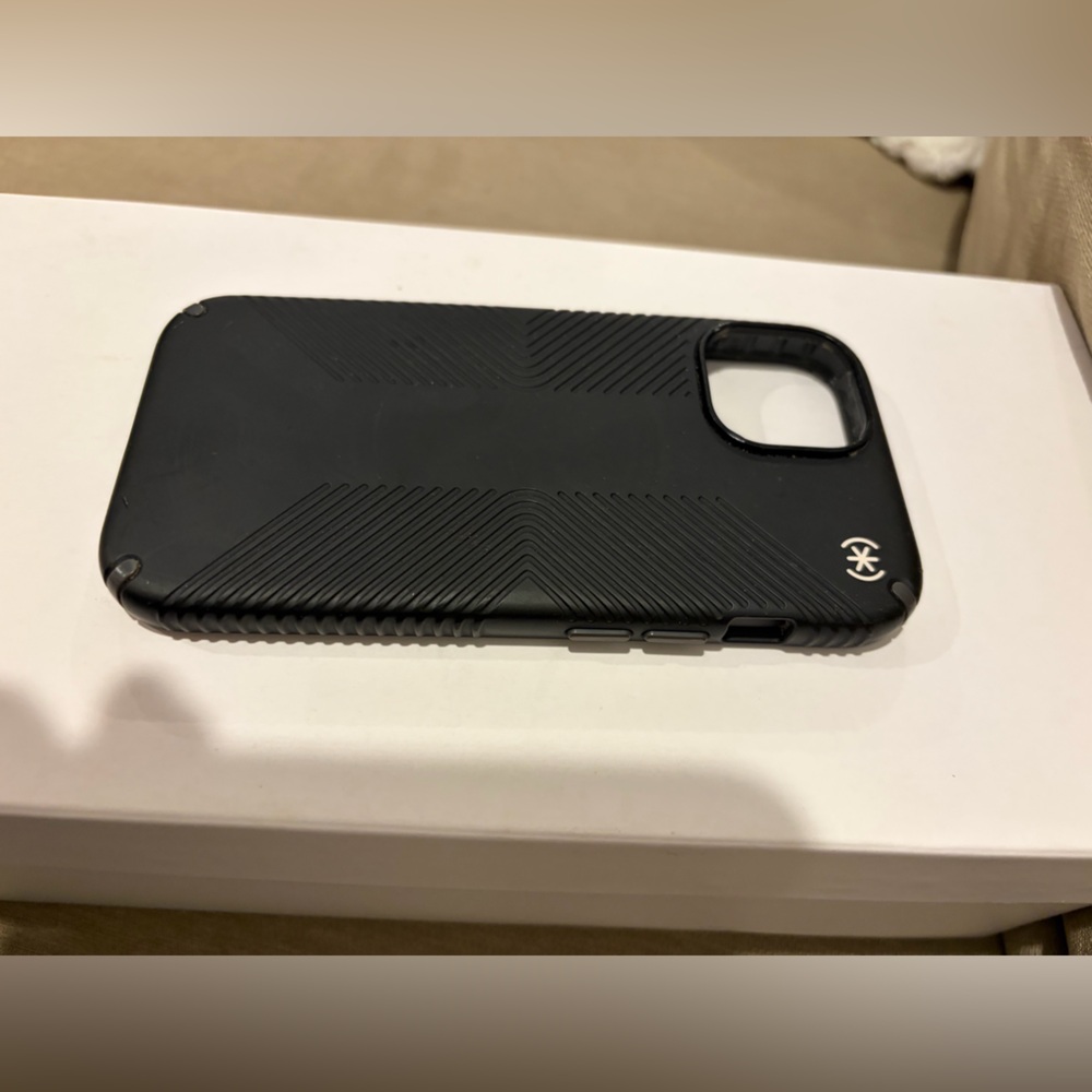 Speck: iPhone 14 Mag safe Charcoal Gray Phone Case
